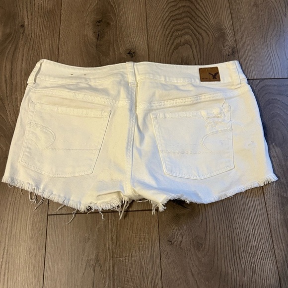 American eagle white stretch jean shorts. Size 10 - Picture 2 of 3